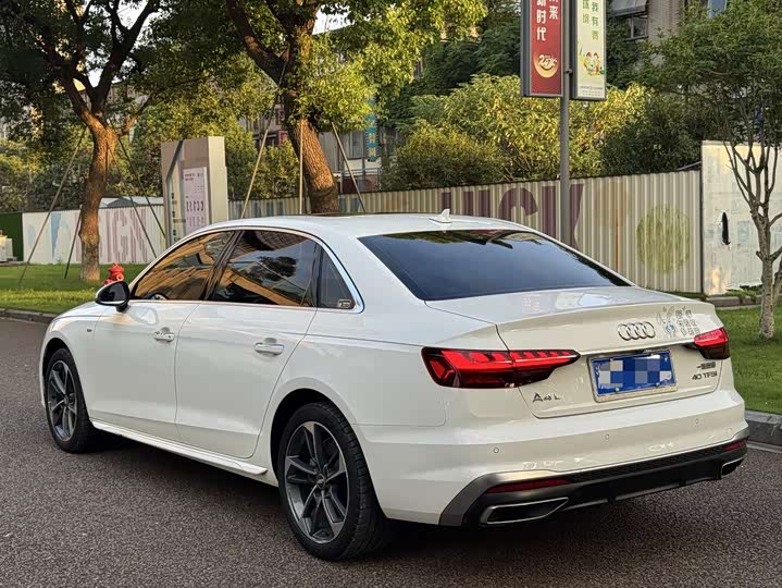 Фото 11 - Audi A4L