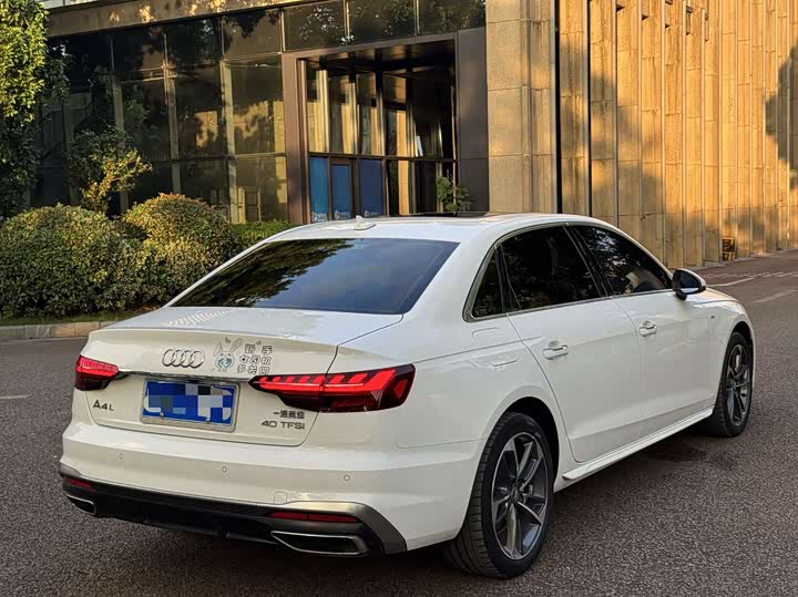 Фото 13 - Audi A4L