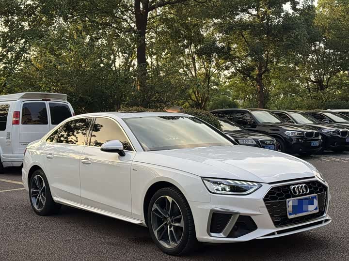 Фото 3 - Audi A4L