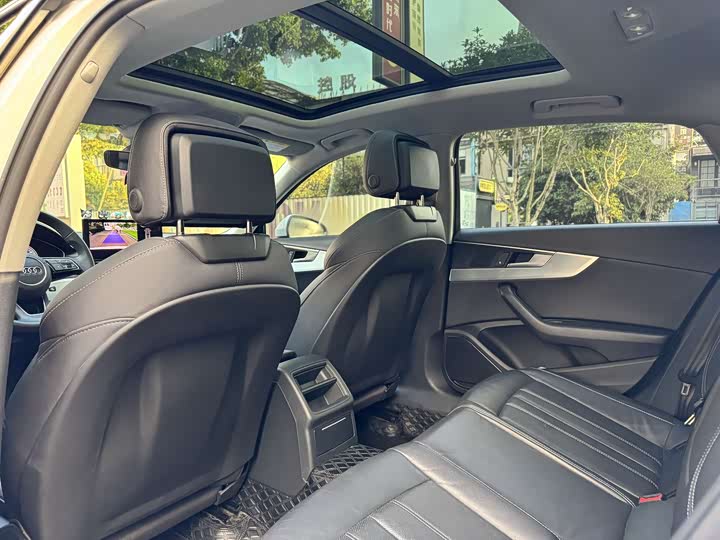 Фото 5 - Audi A4L