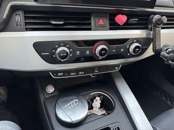 Фото 8 - Audi A4L