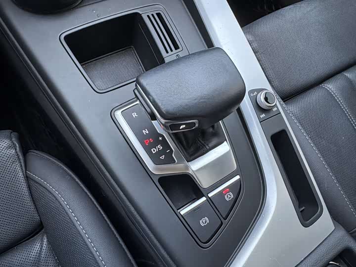 Фото 9 - Audi A4L