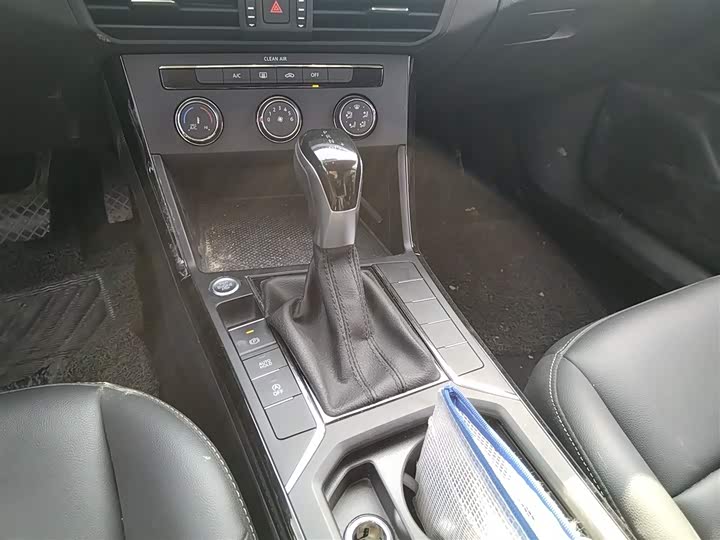 Фото 14 - Volkswagen Passat