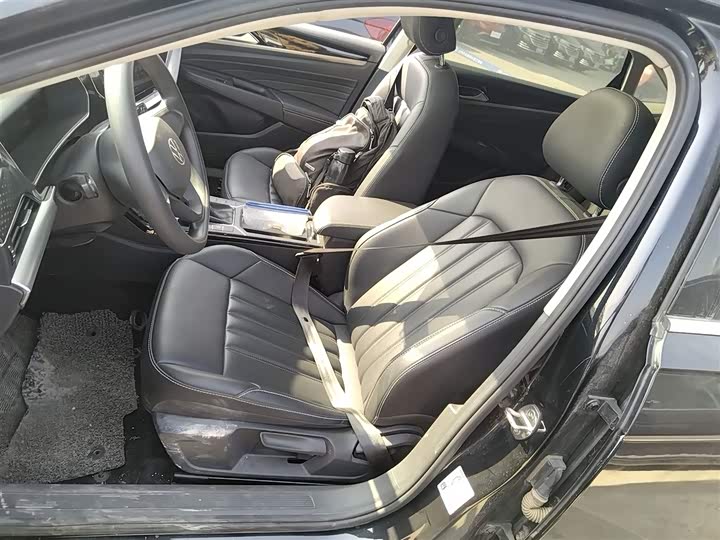 Фото 15 - Volkswagen Passat