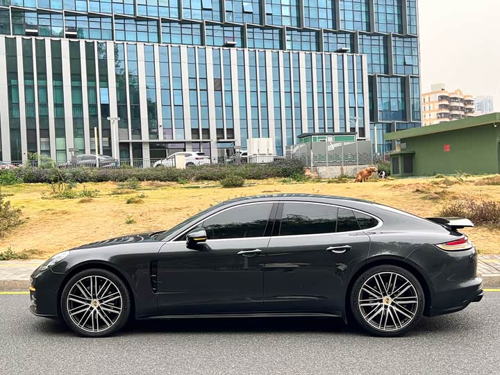 Фото 17 - Porsche Panamera