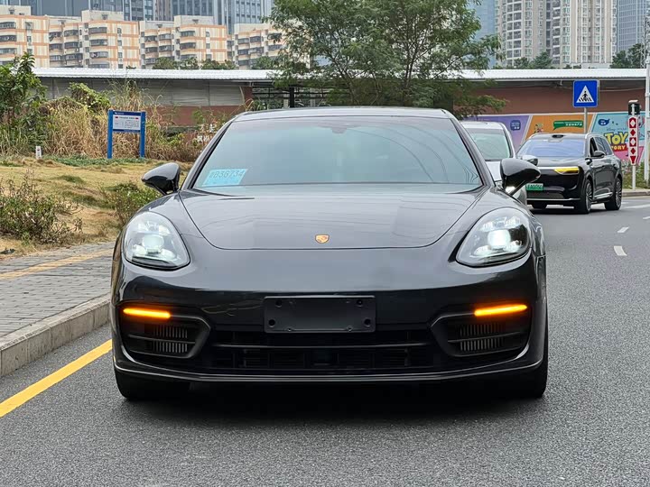 Фото 2 - Porsche Panamera