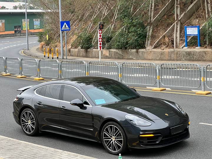 Фото 3 - Porsche Panamera