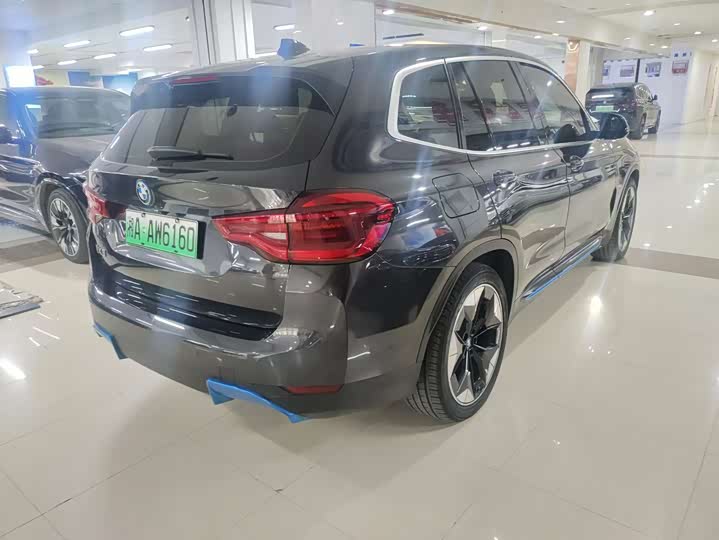 Фото 8 - BMW iX3
