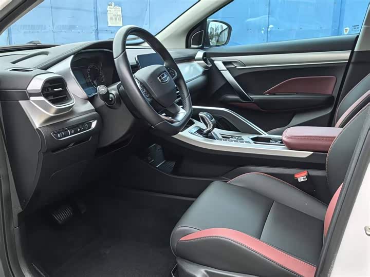 Фото 13 - Geely Coolray