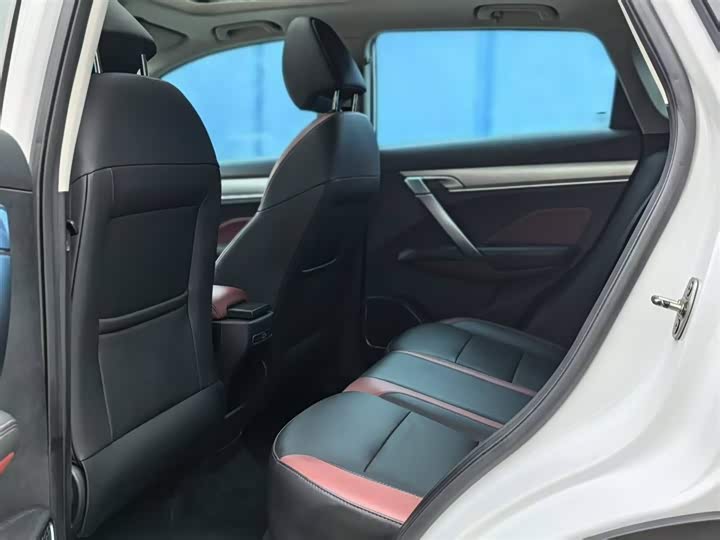 Фото 14 - Geely Coolray