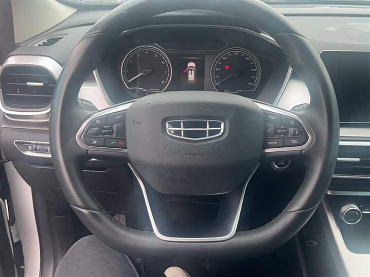 Фото 3 - Geely Coolray