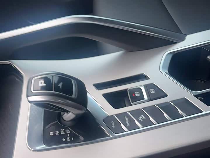 Фото 7 - Geely Coolray