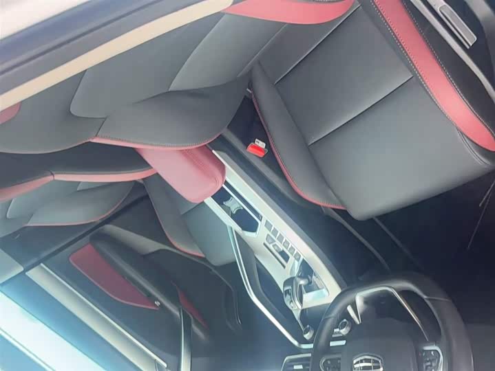 Фото 9 - Geely Coolray