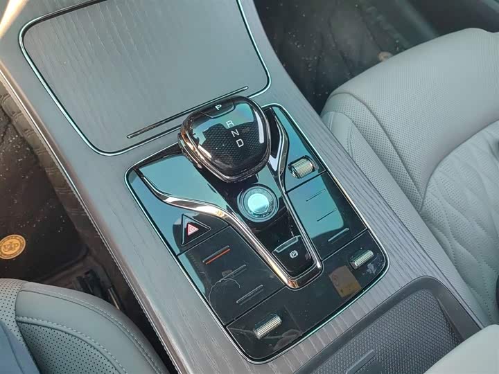 Фото 14 - BYD Han