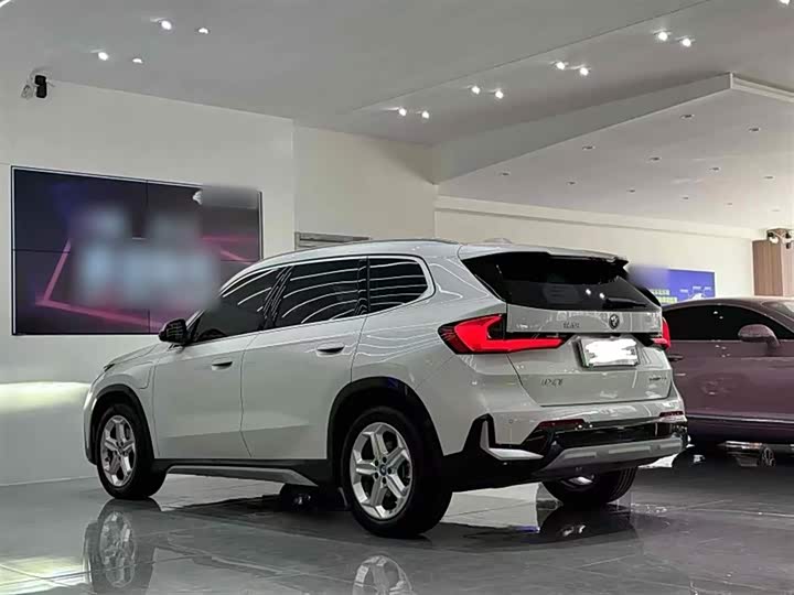 Фото 13 - BMW iX1