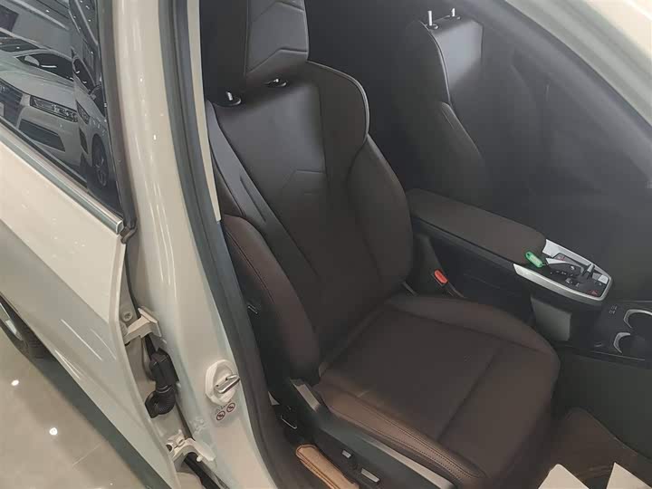 Фото 4 - BMW iX1