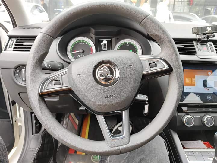 Фото 11 - Skoda Octavia Pro