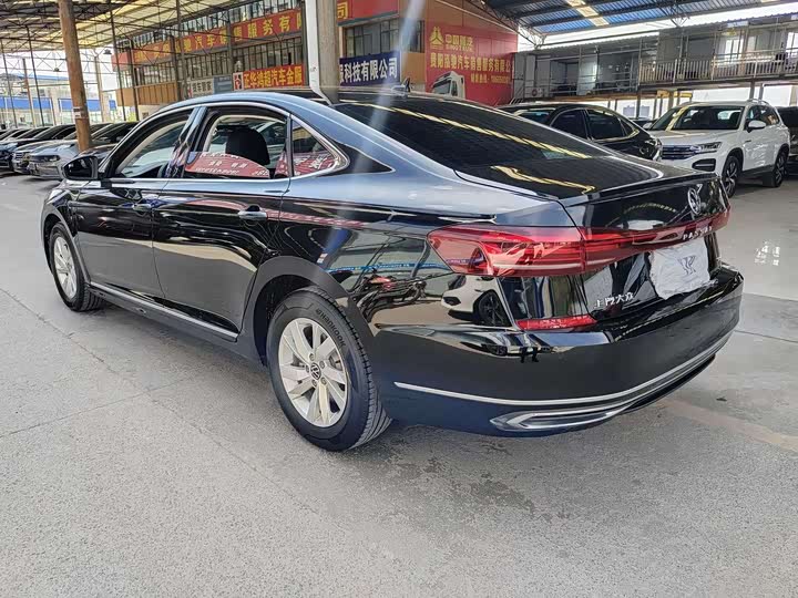 Фото 8 - Volkswagen Passat