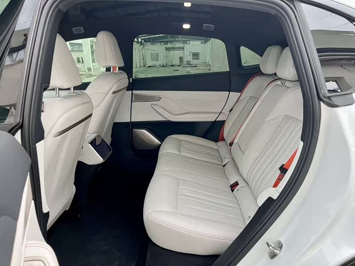 Фото 16 - Nio Onvo L60