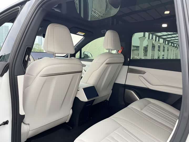 Фото 17 - Nio Onvo L60