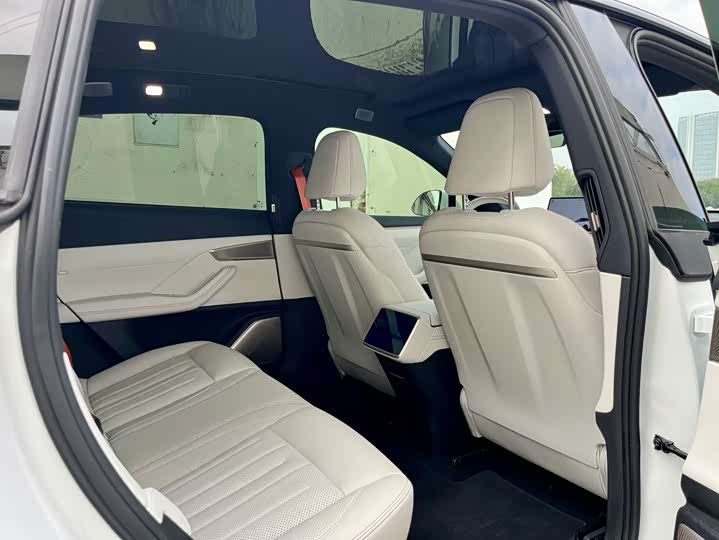 Фото 18 - Nio Onvo L60