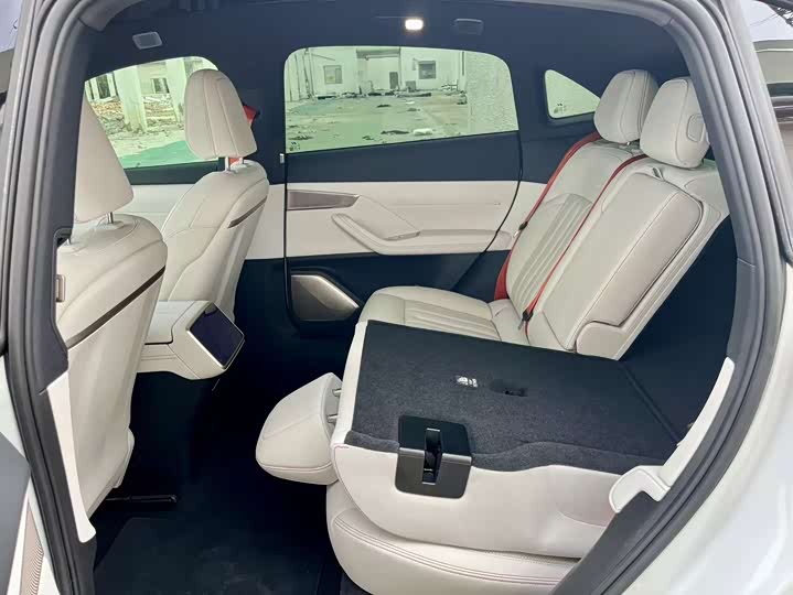 Фото 19 - Nio Onvo L60