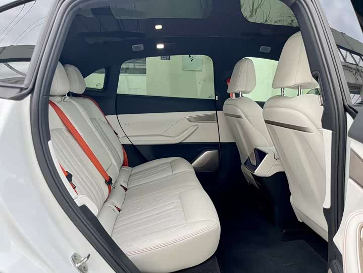 Фото 20 - Nio Onvo L60