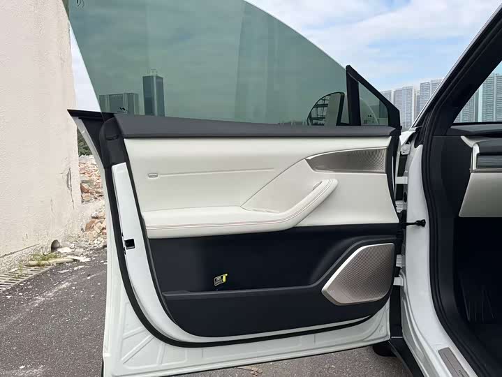 Фото 22 - Nio Onvo L60