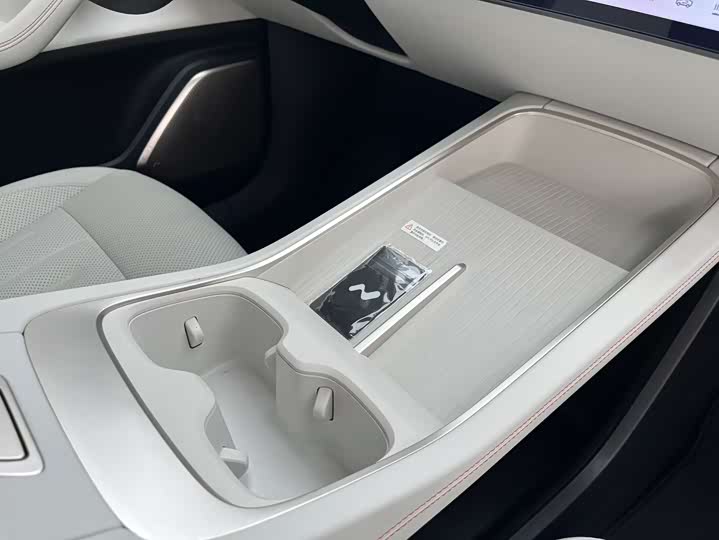 Фото 24 - Nio Onvo L60