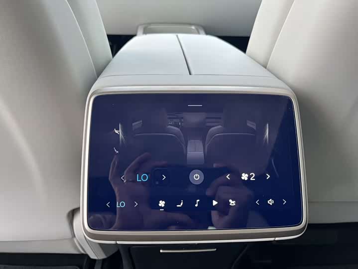 Фото 25 - Nio Onvo L60