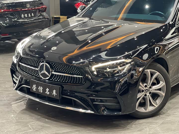 Фото 10 - Mercedes-Benz E-Class