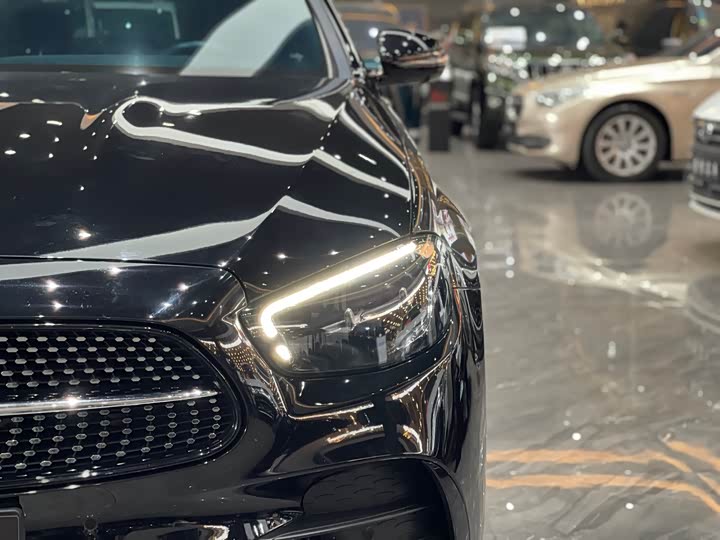 Фото 11 - Mercedes-Benz E-Class