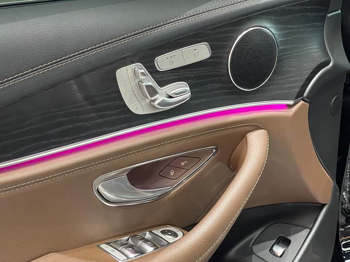 Фото 17 - Mercedes-Benz E-Class