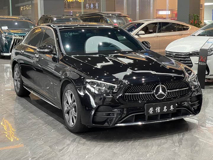 Фото 3 - Mercedes-Benz E-Class