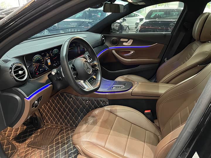 Фото 7 - Mercedes-Benz E-Class