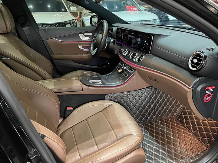 Фото 8 - Mercedes-Benz E-Class