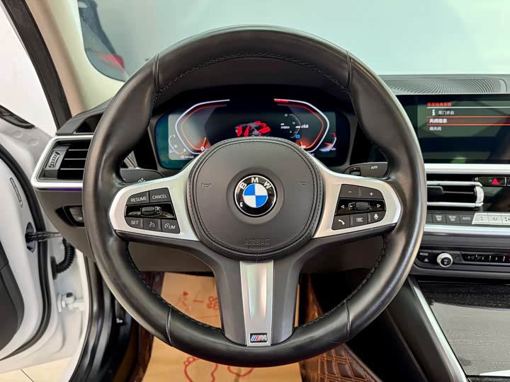 Фото 18 - BMW 3 Series