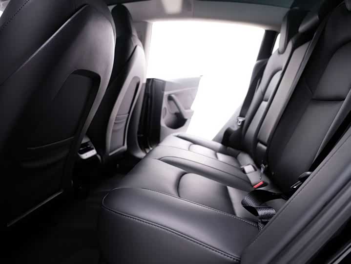 Фото 14 - Tesla Model 3