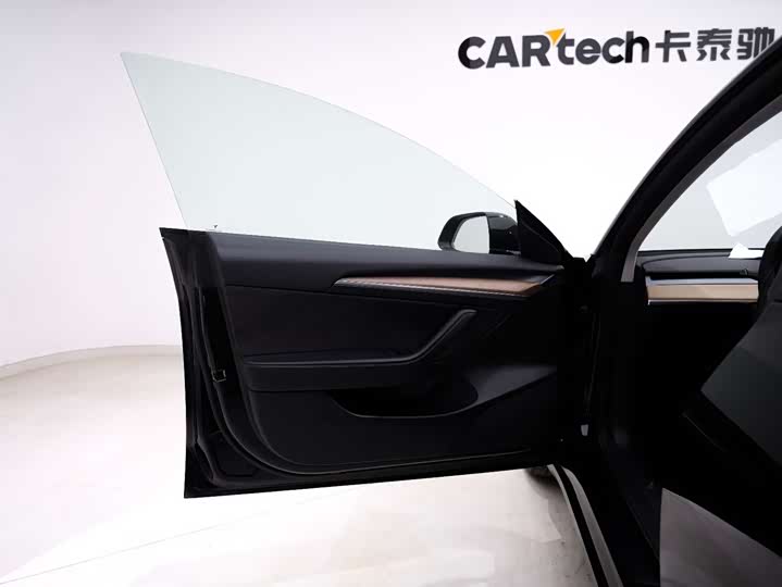 Фото 18 - Tesla Model 3