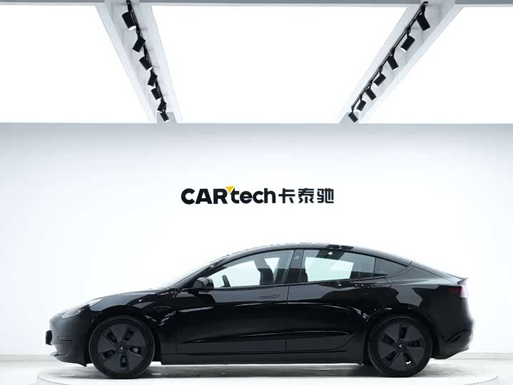 Фото 2 - Tesla Model 3