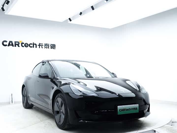 Фото 3 - Tesla Model 3