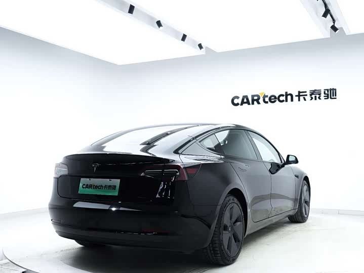 Фото 6 - Tesla Model 3