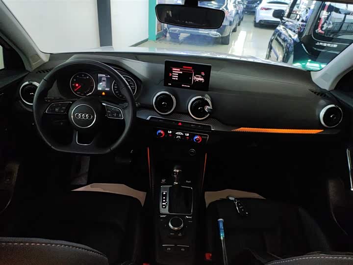 Фото 10 - Audi Q2L