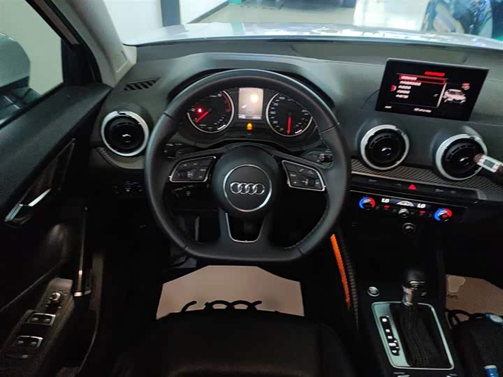 Фото 11 - Audi Q2L