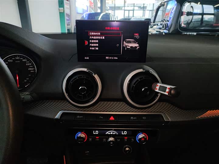 Фото 13 - Audi Q2L