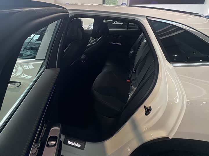 Фото 11 - Mercedes-Benz EQE SUV