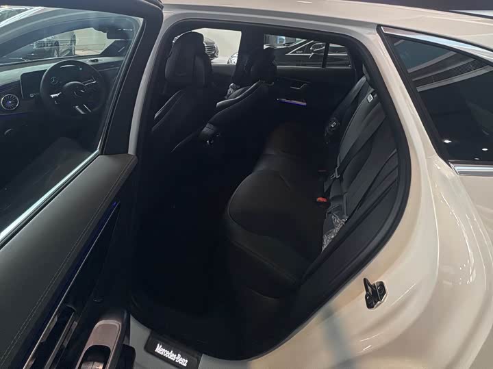 Фото 12 - Mercedes-Benz EQE SUV