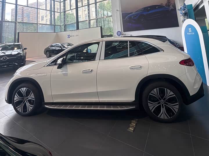 Фото 3 - Mercedes-Benz EQE SUV