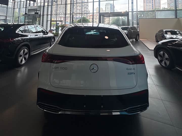 Фото 4 - Mercedes-Benz EQE SUV