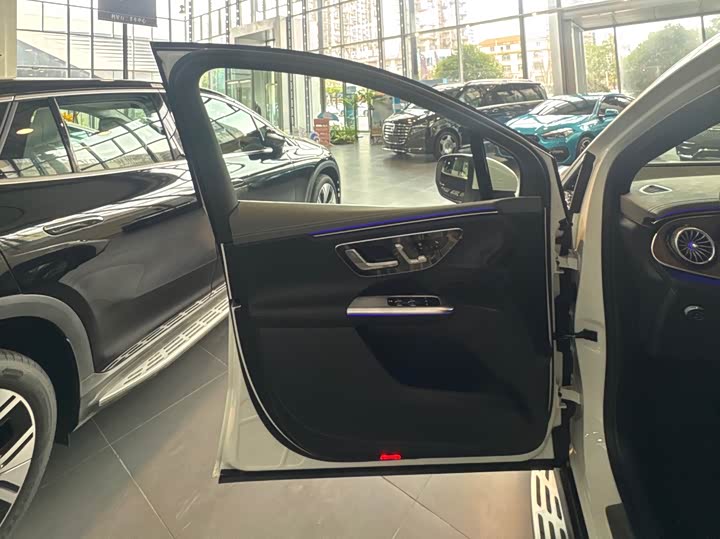 Фото 8 - Mercedes-Benz EQE SUV